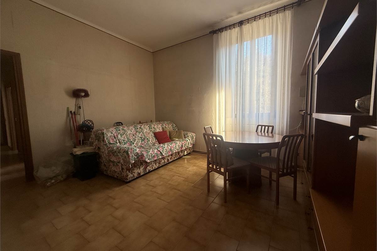 ASSO-CANZO:LOC.SCARENNA-4 LOCALI AUTONOMO CON BOX