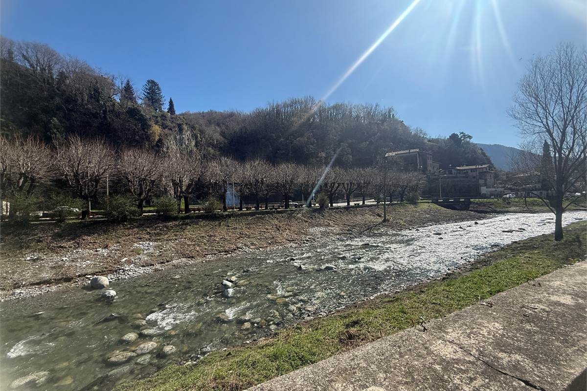 ASSO-CANZO:LOC.SCARENNA-4 LOCALI AUTONOMO CON BOX