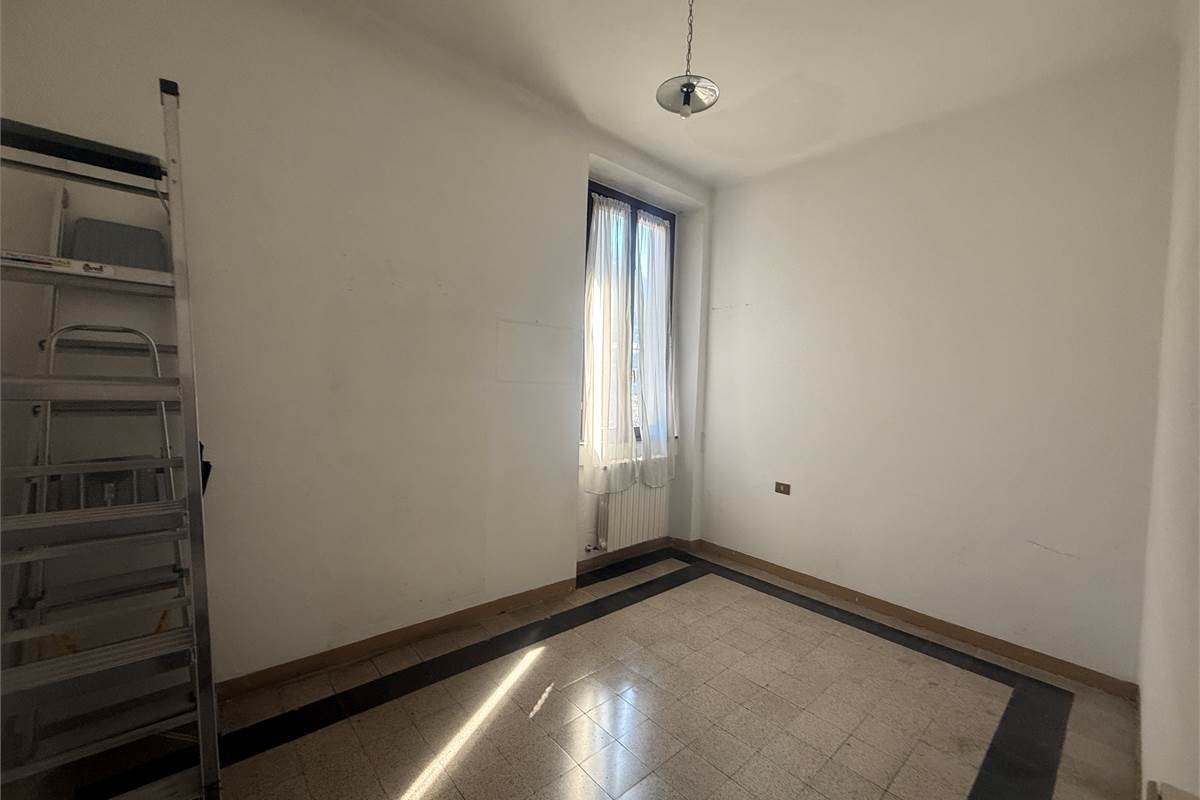 ASSO-CANZO:LOC.SCARENNA-4 LOCALI AUTONOMO CON BOX