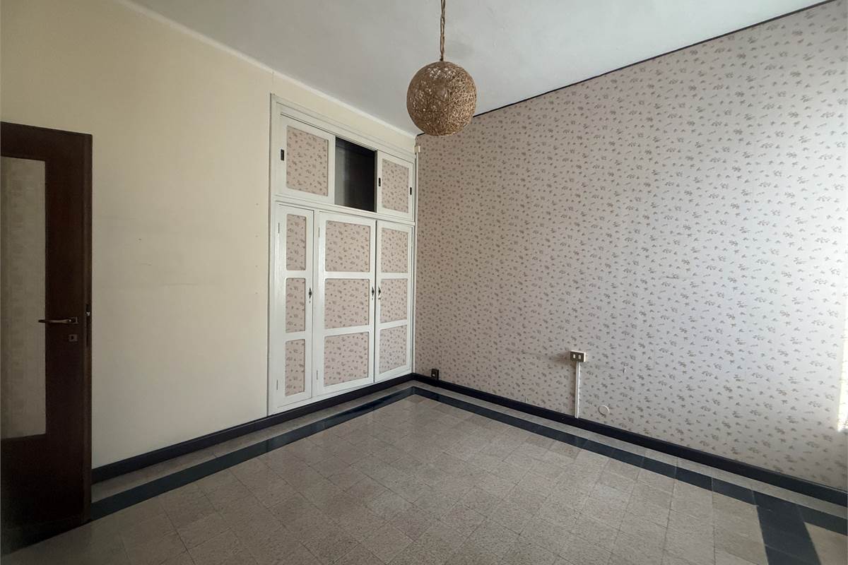 ASSO-CANZO:LOC.SCARENNA-4 LOCALI AUTONOMO CON BOX