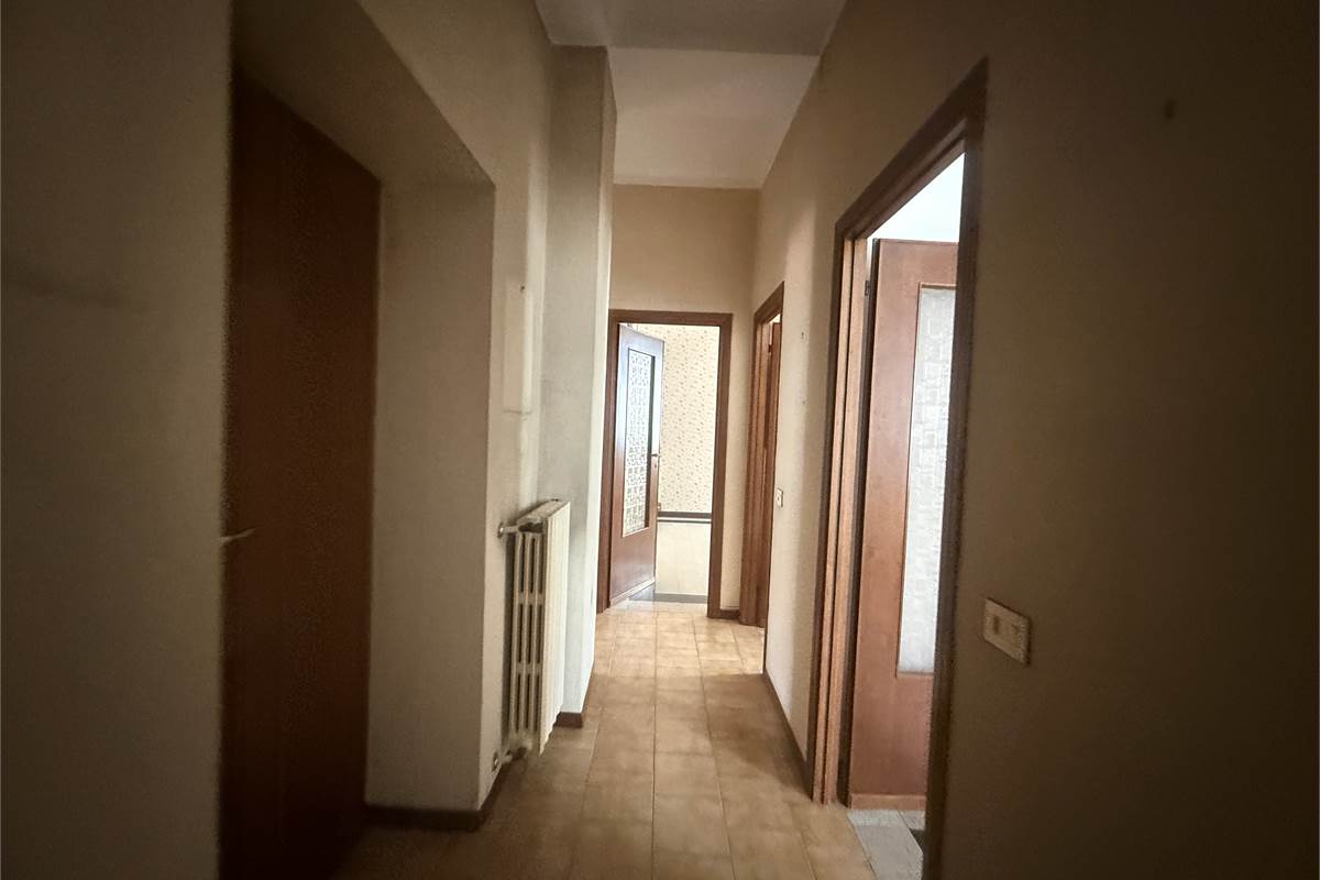 ASSO-CANZO:LOC.SCARENNA-4 LOCALI AUTONOMO CON BOX