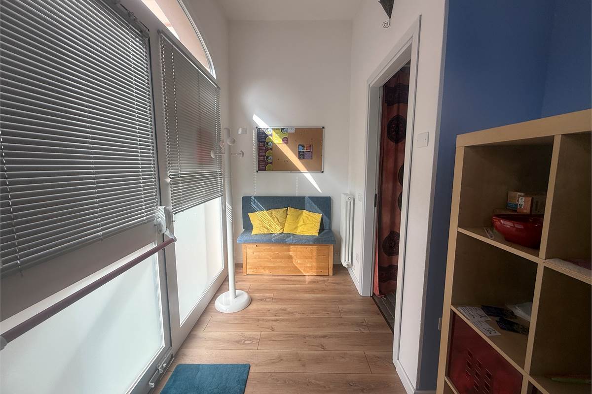 ASSO:LOCALE COMMERCIALE BELLISSIMO