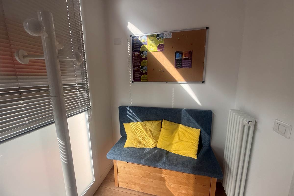 ASSO:LOCALE COMMERCIALE BELLISSIMO