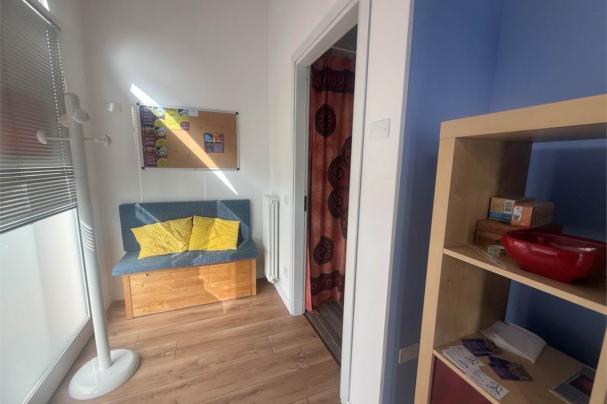 ASSO:LOCALE COMMERCIALE BELLISSIMO