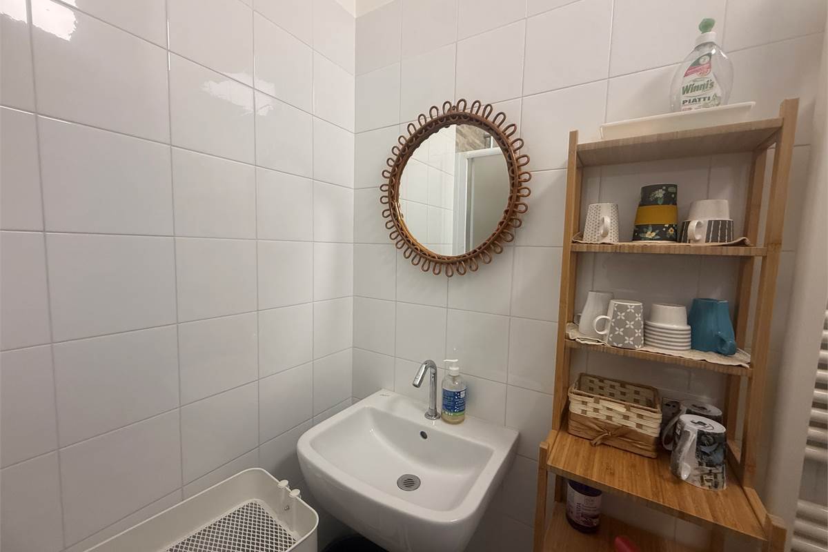 ASSO:LOCALE COMMERCIALE BELLISSIMO