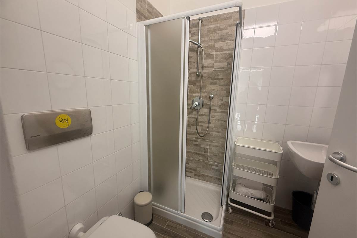 ASSO:LOCALE COMMERCIALE BELLISSIMO