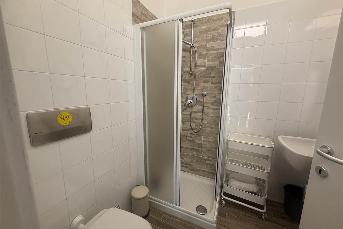 ASSO:LOCALE COMMERCIALE BELLISSIMO