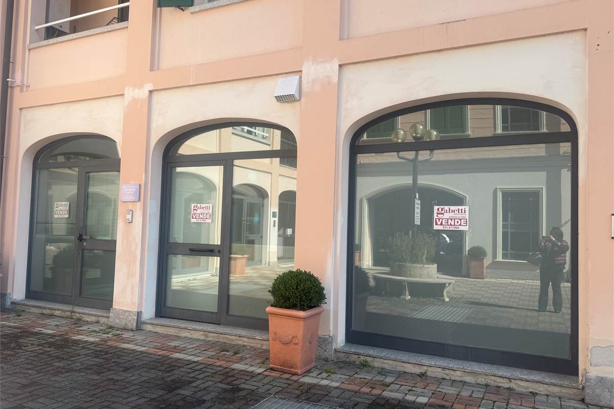 ASSO:LOCALE COMMERCIALE BELLISSIMO