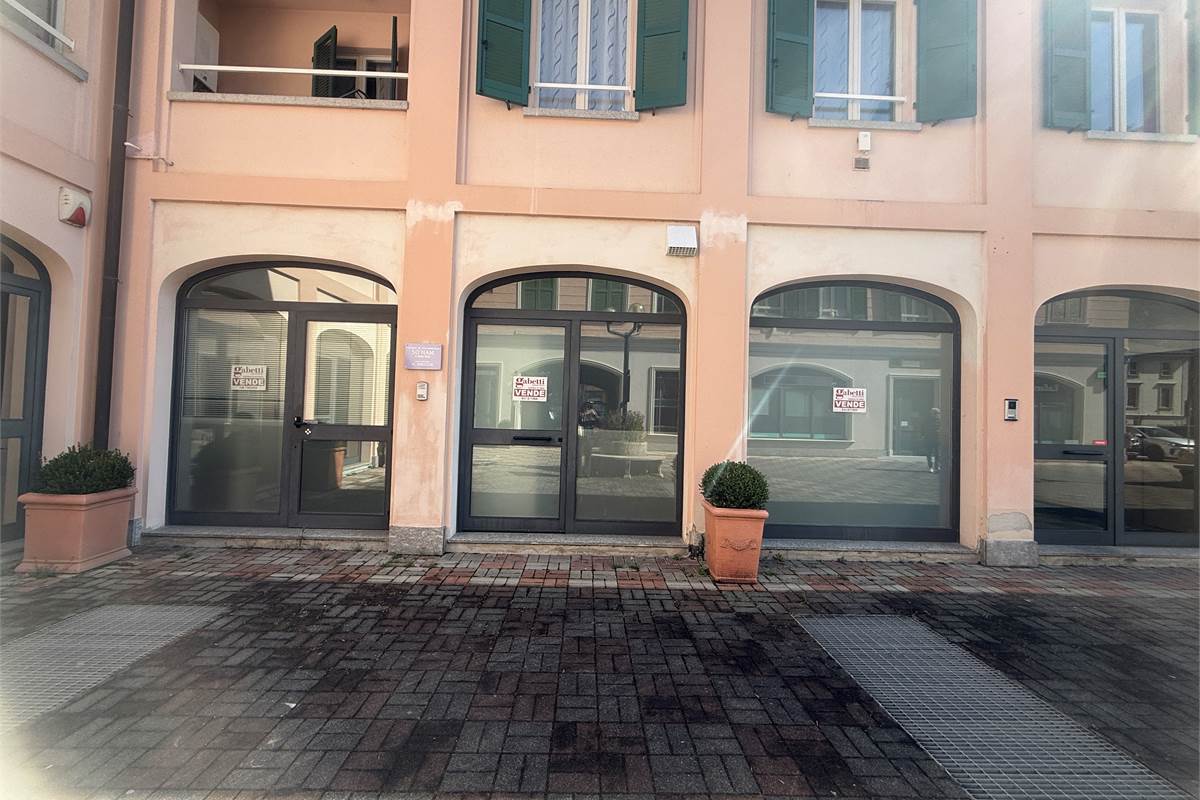 ASSO:LOCALE COMMERCIALE BELLISSIMO