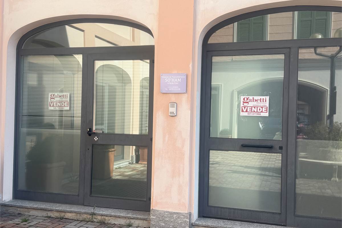 ASSO:LOCALE COMMERCIALE BELLISSIMO