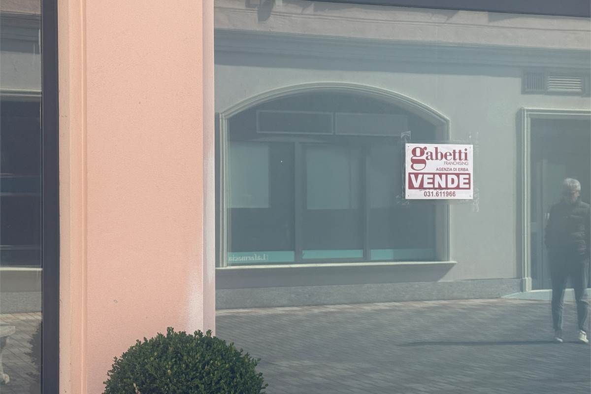 ASSO:LOCALE COMMERCIALE BELLISSIMO