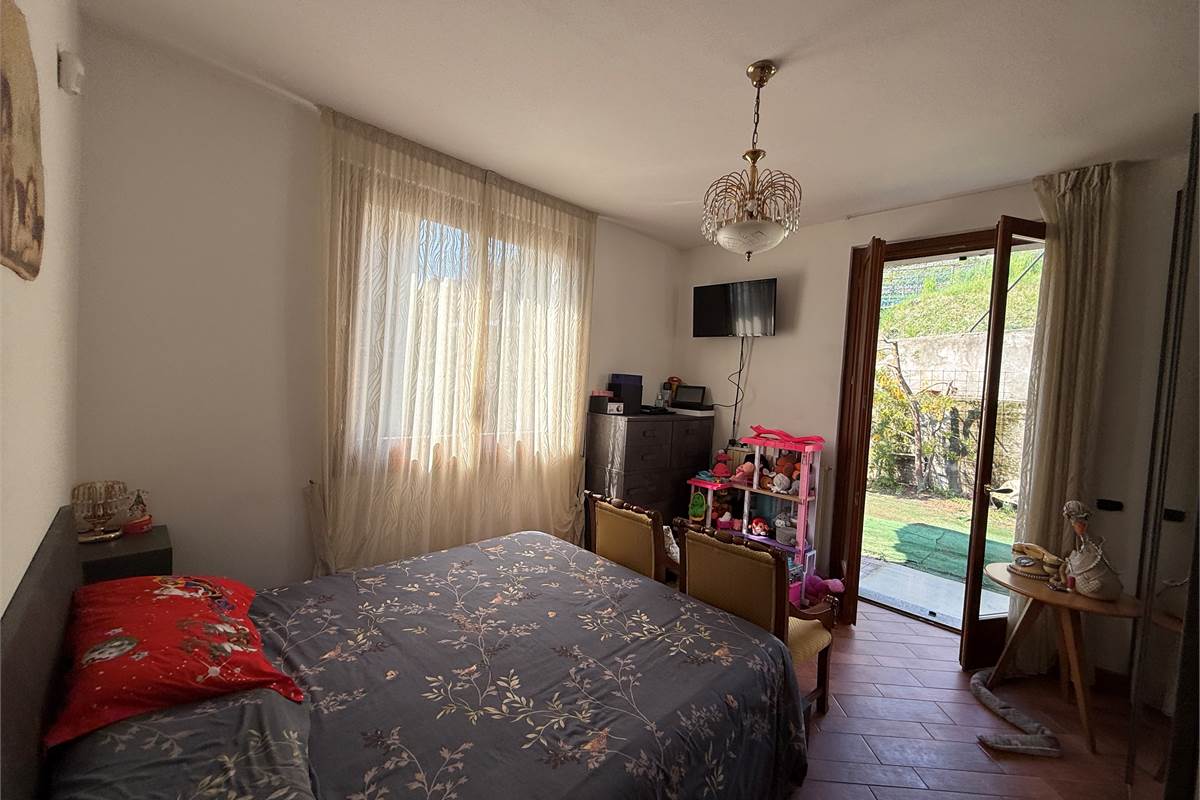 ALBAVILLA:PORZIONE DI VILLA CON GIARDINO