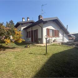 ALBAVILLA:PORZIONE DI VILLA CON GIARDINO