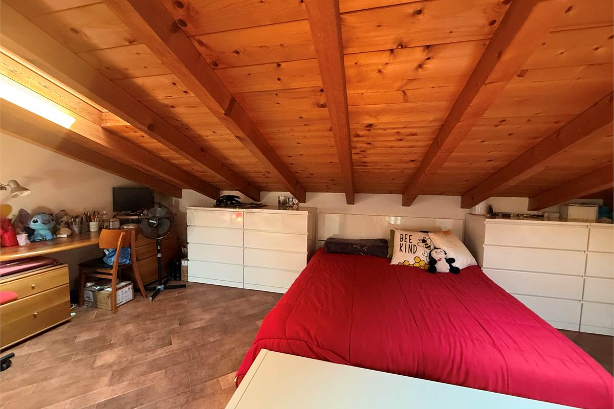 ALBAVILLA:PORZIONE DI VILLA CON GIARDINO