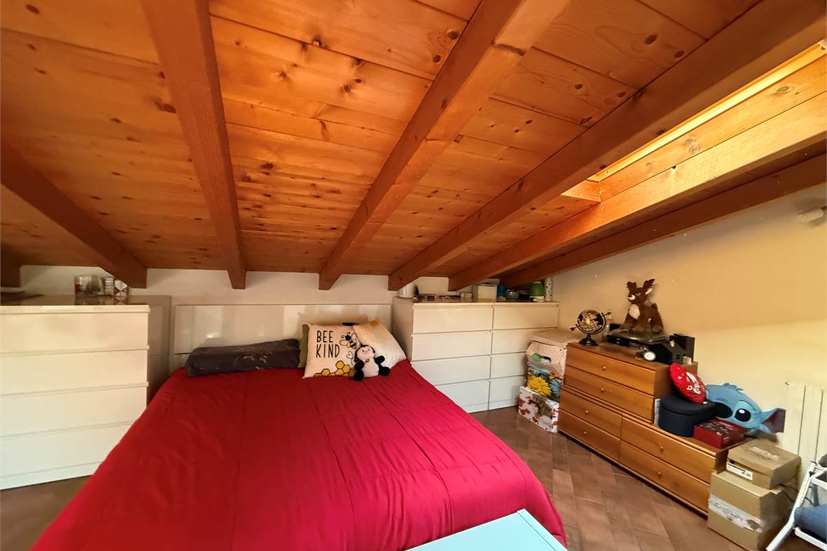 ALBAVILLA:PORZIONE DI VILLA CON GIARDINO