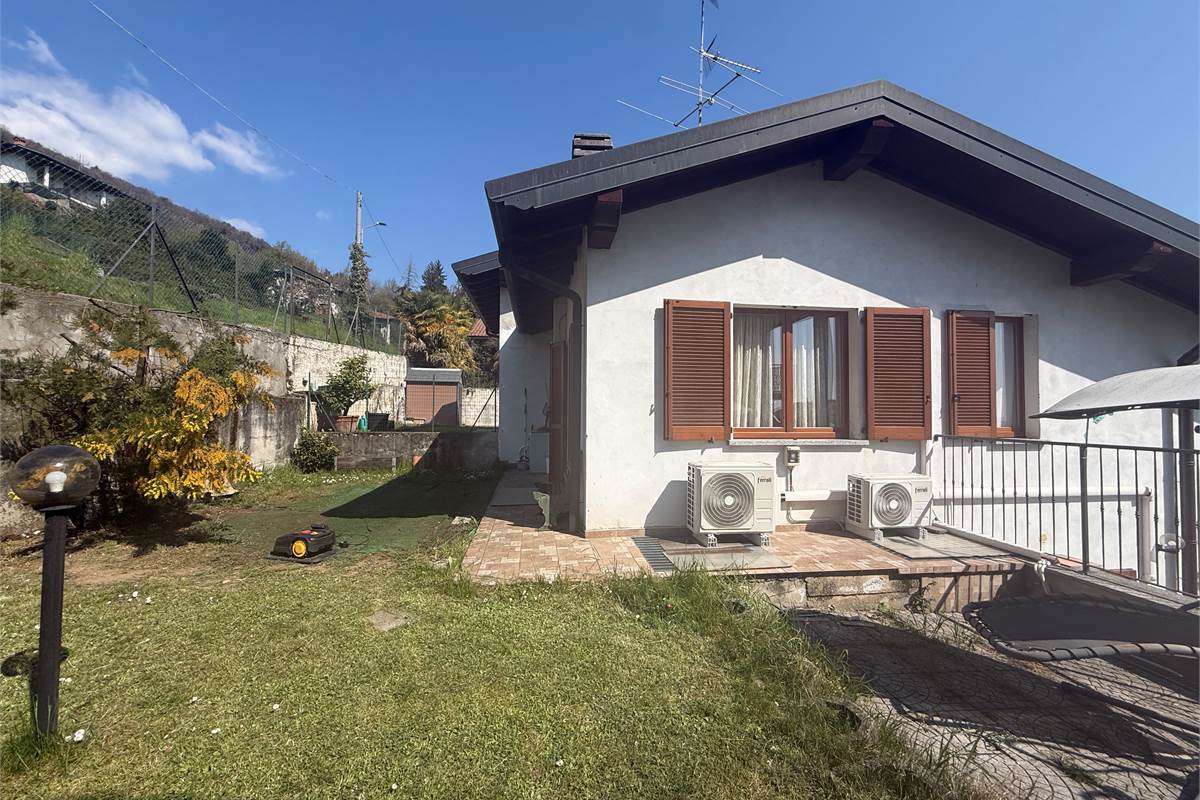 ALBAVILLA:PORZIONE DI VILLA CON GIARDINO