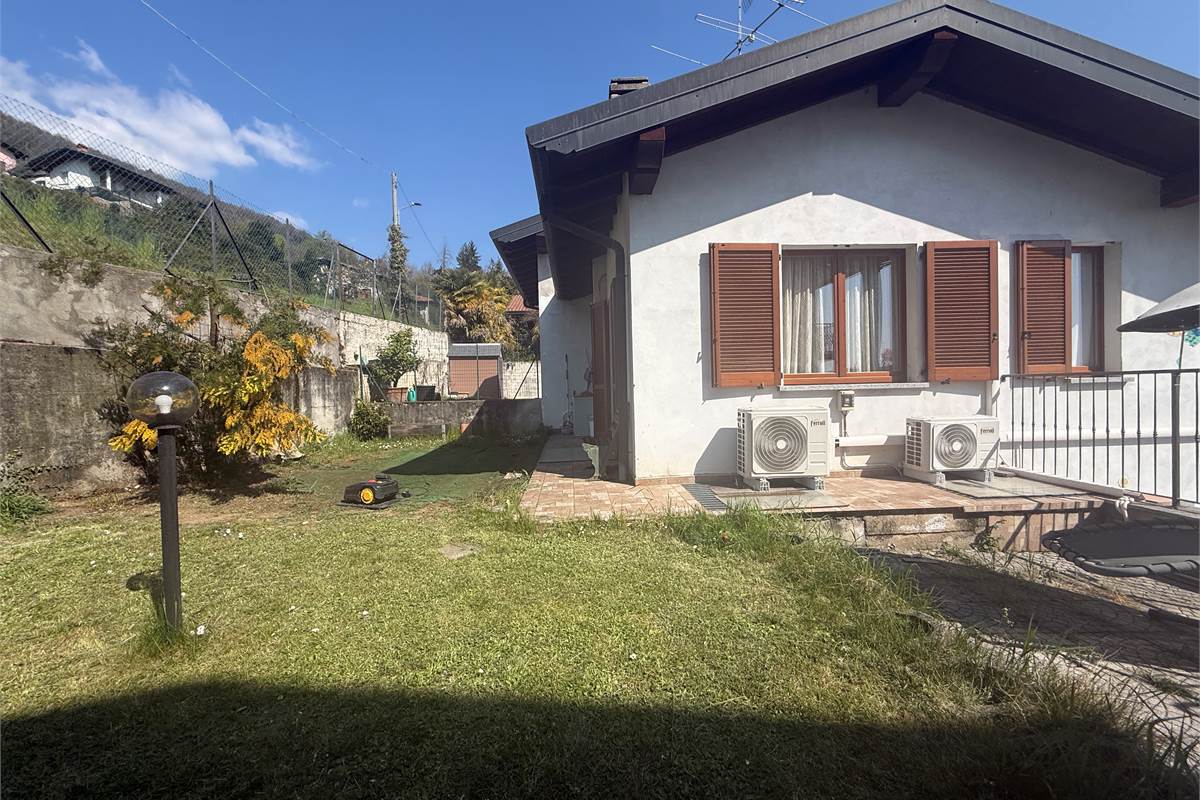 ALBAVILLA:PORZIONE DI VILLA CON GIARDINO