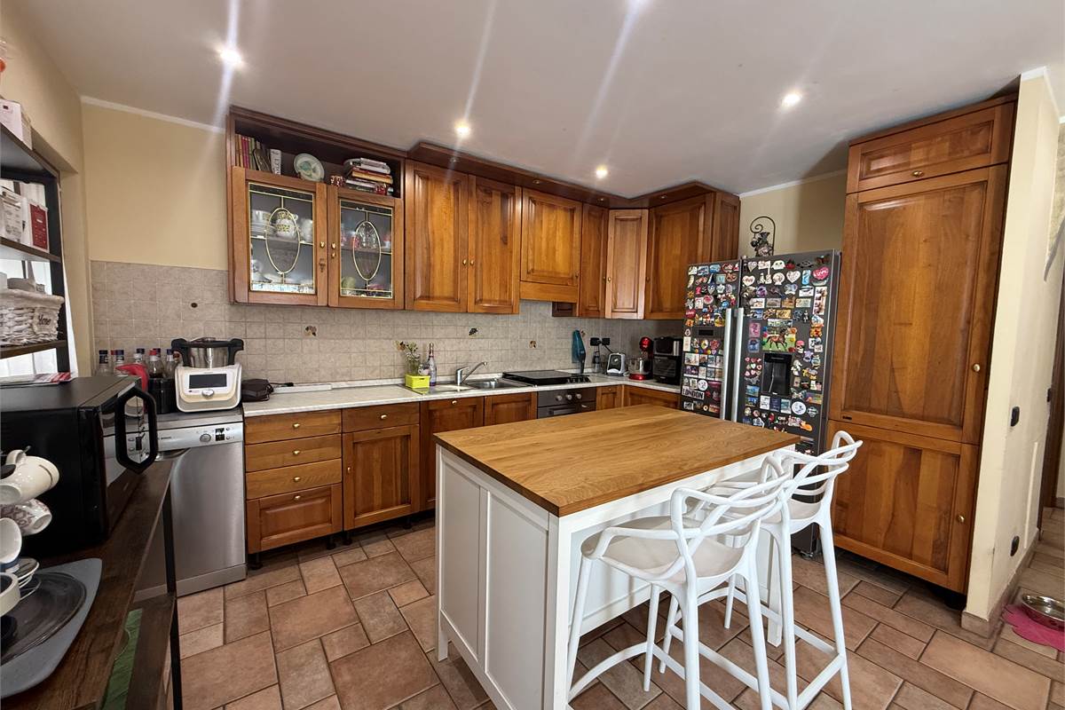 ALBAVILLA:PORZIONE DI VILLA CON GIARDINO