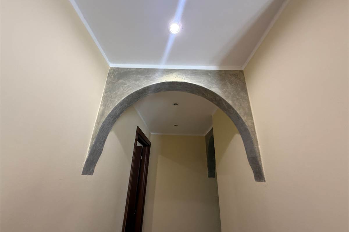 ALBAVILLA:PORZIONE DI VILLA CON GIARDINO