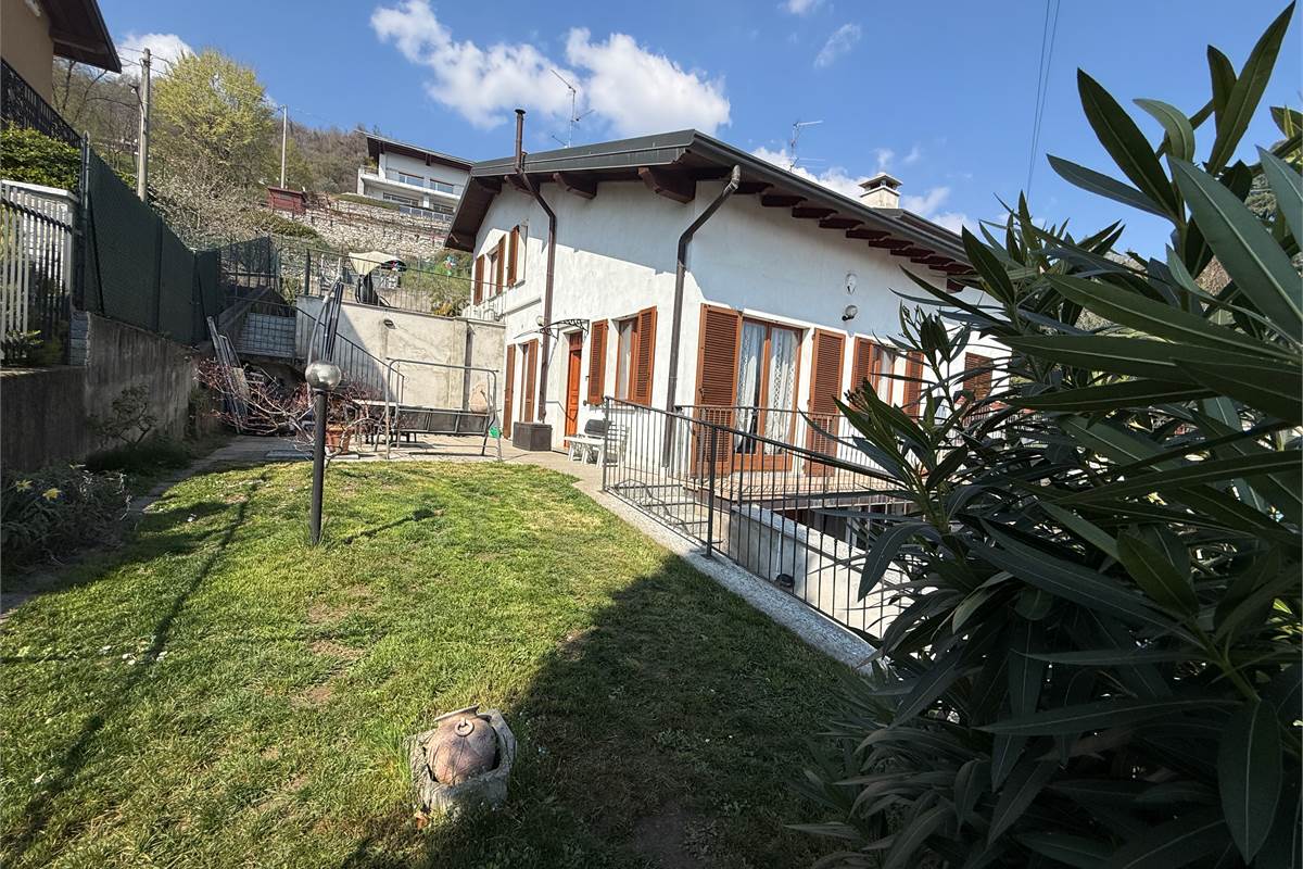 ALBAVILLA:PORZIONE DI VILLA CON GIARDINO