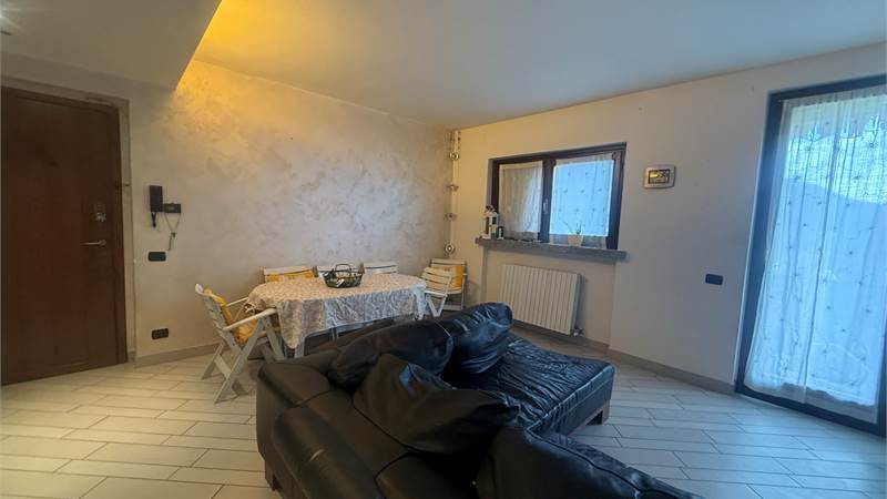 Asso: In bel contesto tricocale + mansarda e box