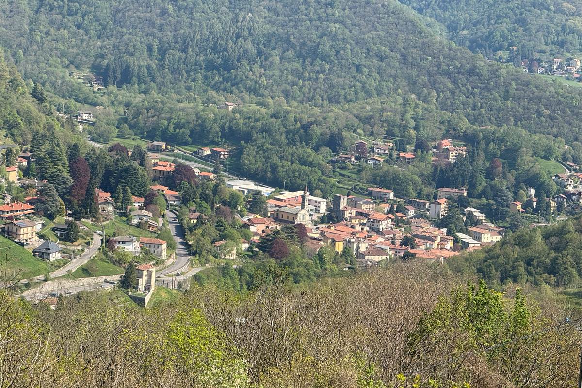 4 o più locali In Vendita a Asso