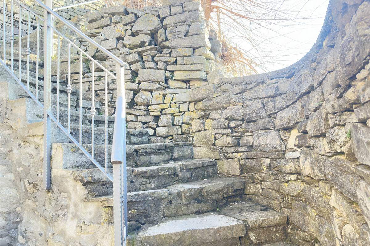 Appartamento in villa di mq 133 con terreno 