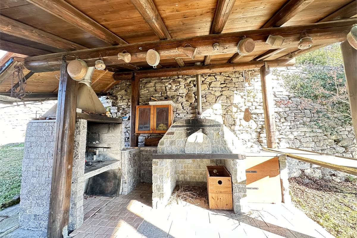 Appartamento in villa di mq 133 con terreno 