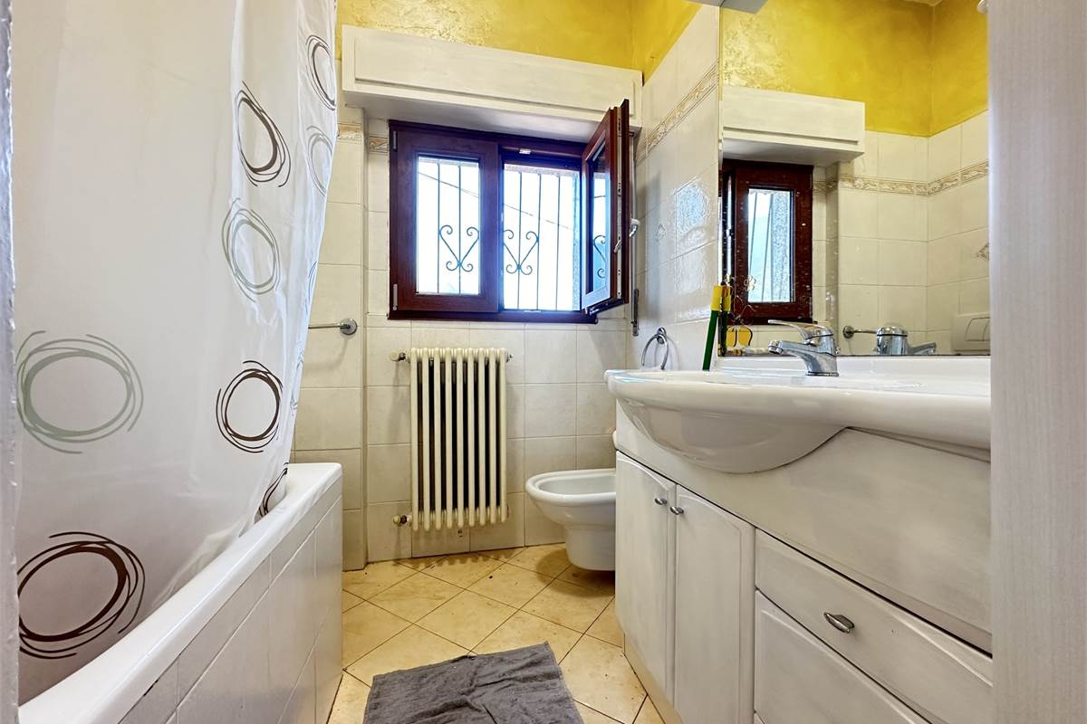Appartamento in villa di mq 133 con terreno 