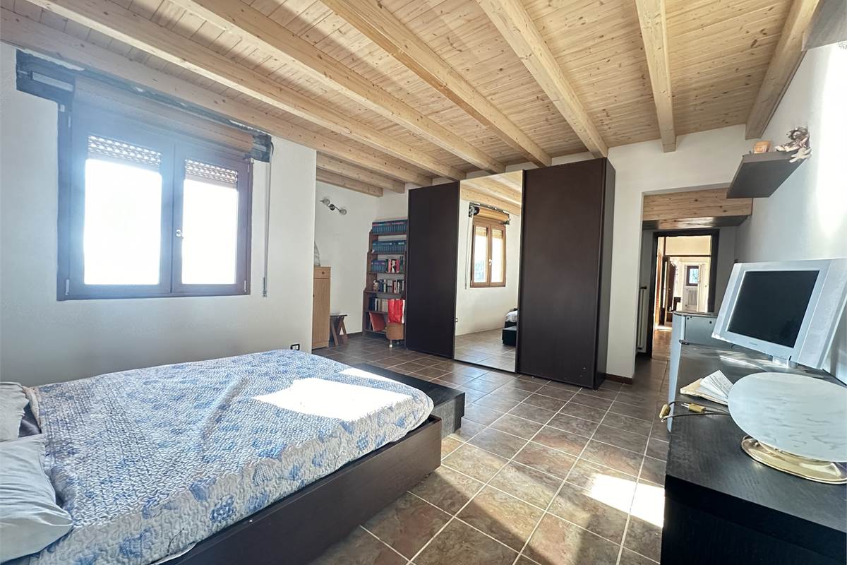 Appartamento in villa di mq 133 con terreno 