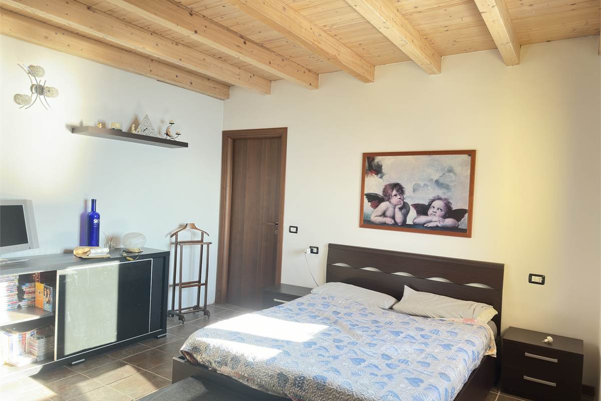 Appartamento in villa di mq 133 con terreno 
