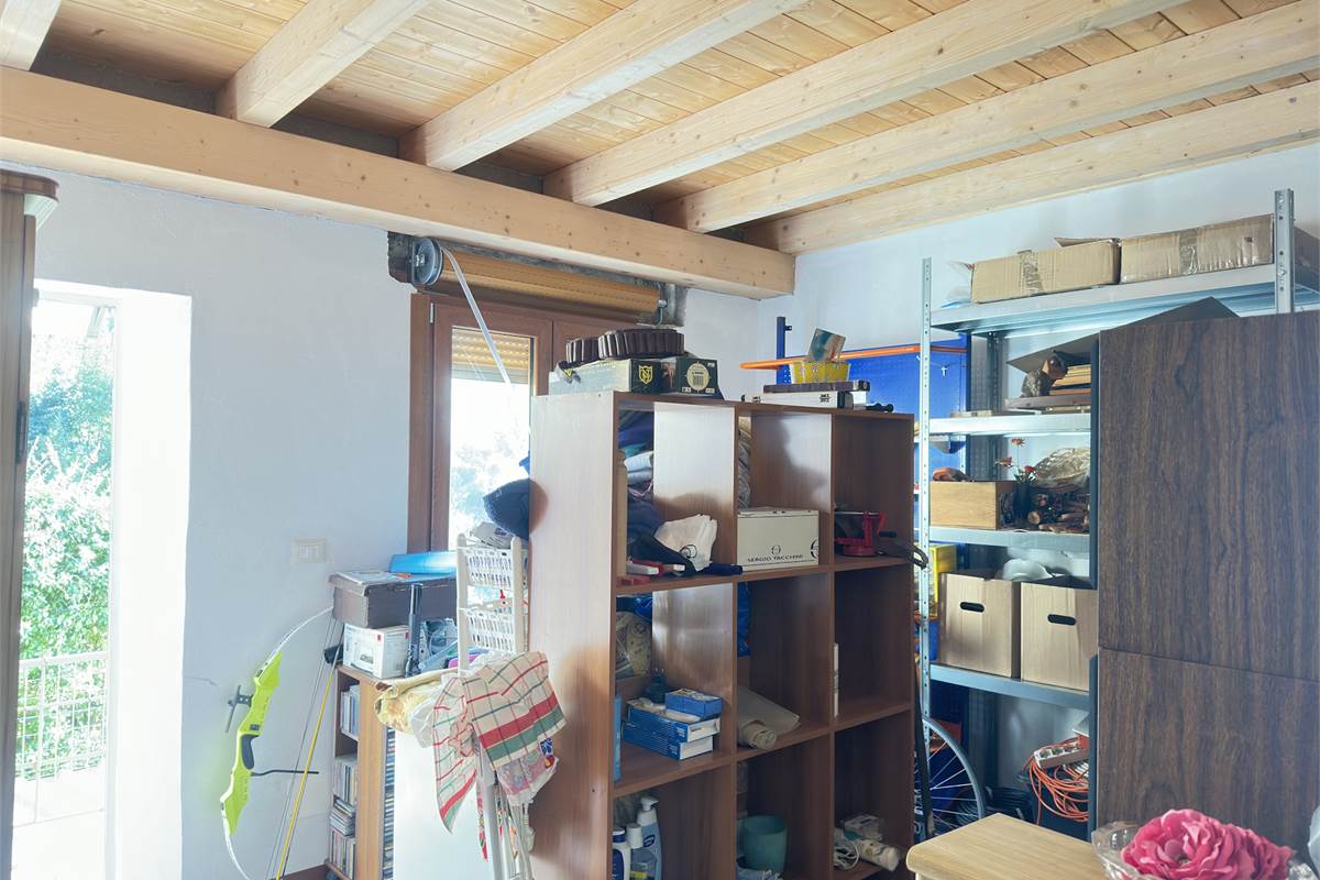Appartamento in villa di mq 133 con terreno 