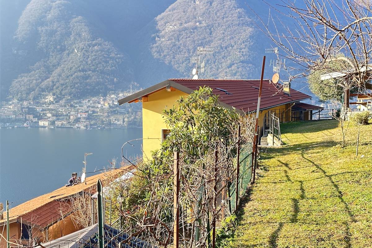 Appartamento in villa di mq 133 con terreno 