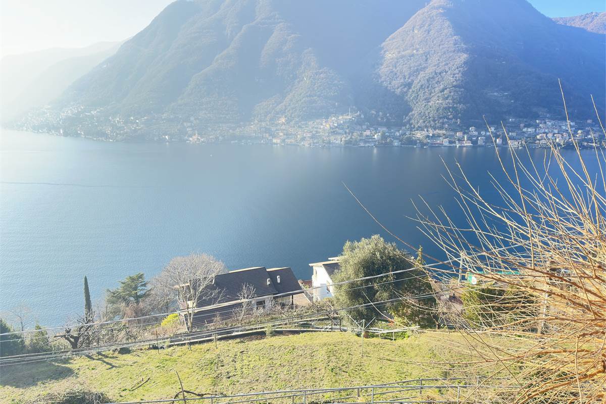 Appartamento in villa di mq 133 con terreno 