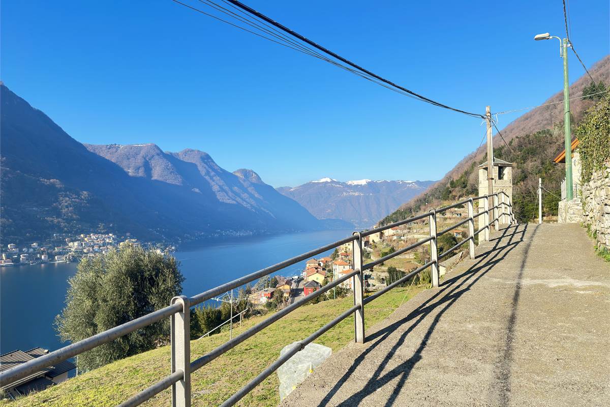 Appartamento in villa di mq 133 con terreno 