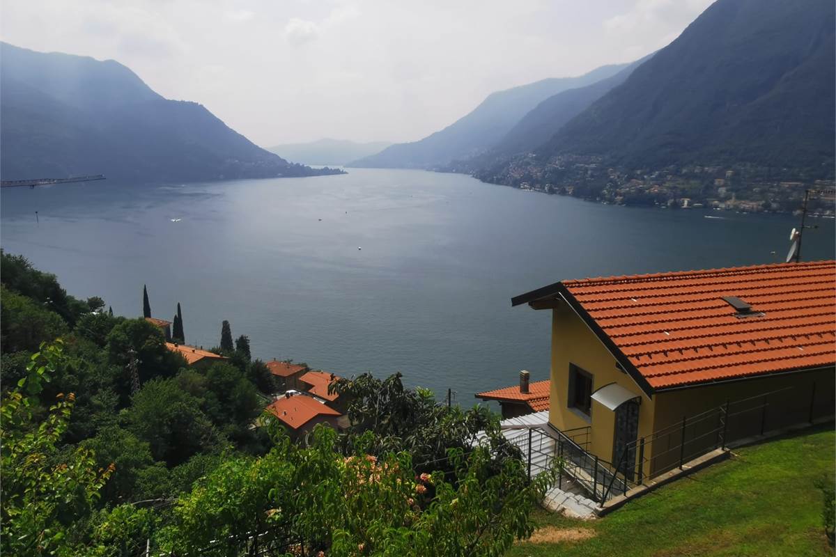 Appartamento in villa di mq 133 con terreno 