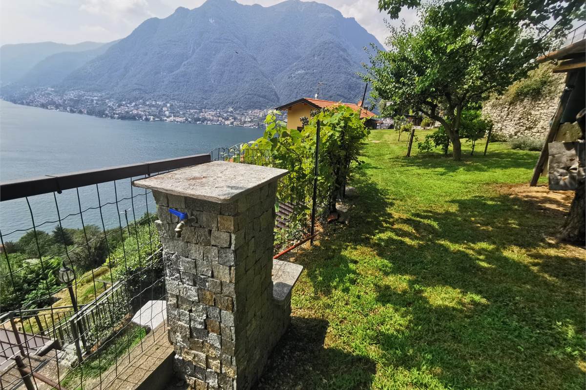Appartamento in villa di mq 133 con terreno 
