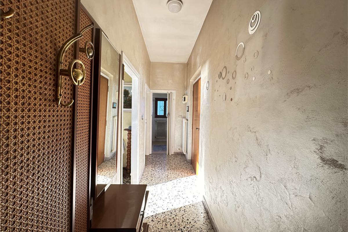 Appartamento in villa di mq 133 con terreno 