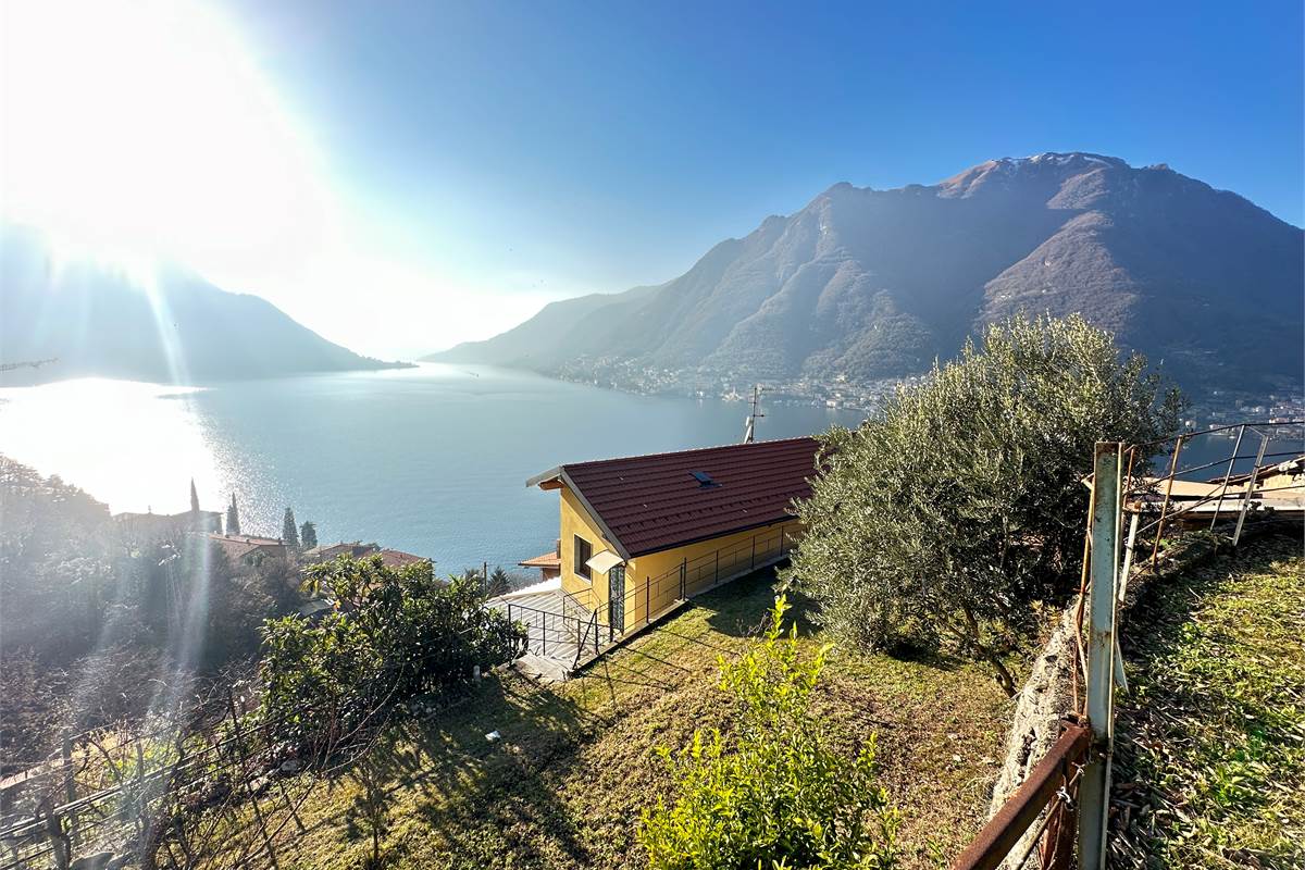 Appartamento in villa di mq 133 con terreno 