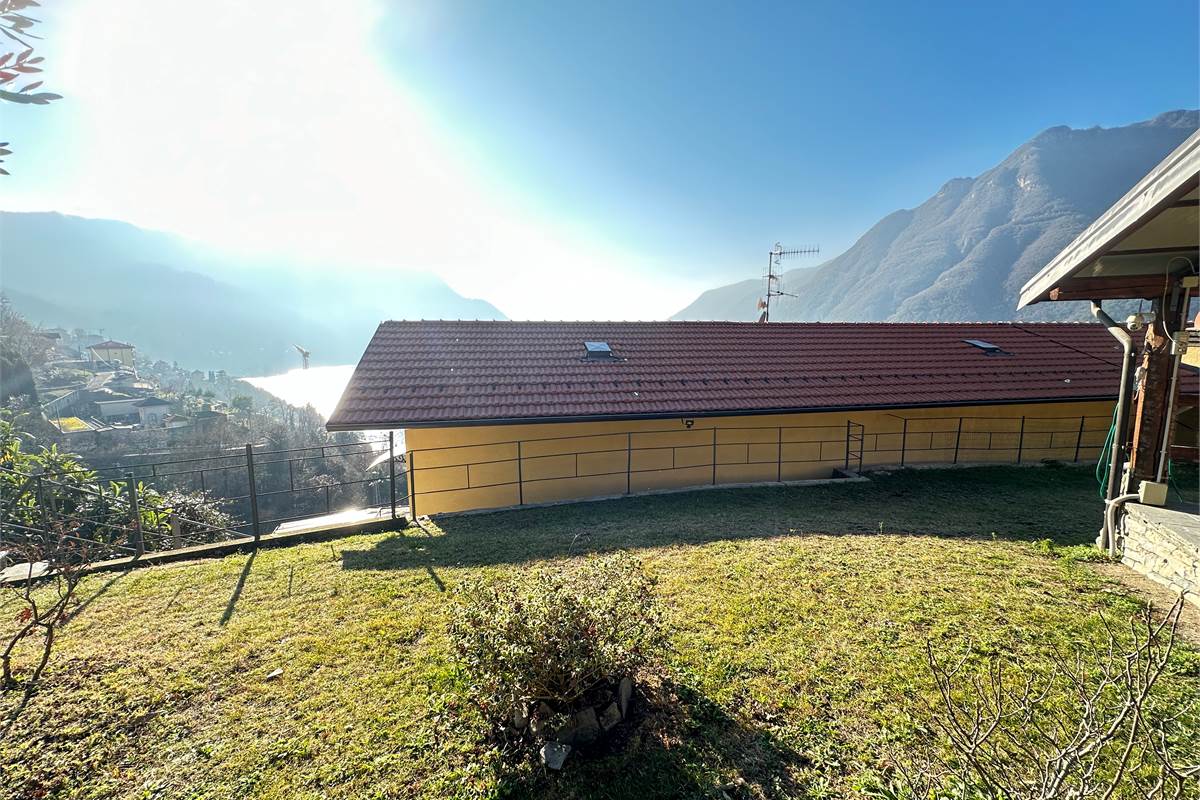 Appartamento in villa di mq 133 con terreno 