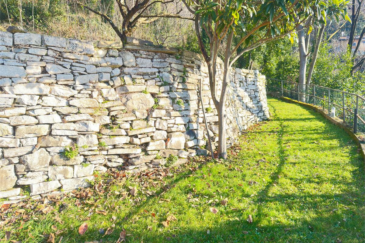 Appartamento in villa di mq 133 con terreno 